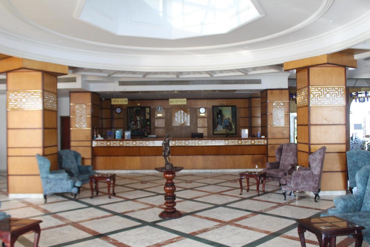 Hotel El Khan 3*