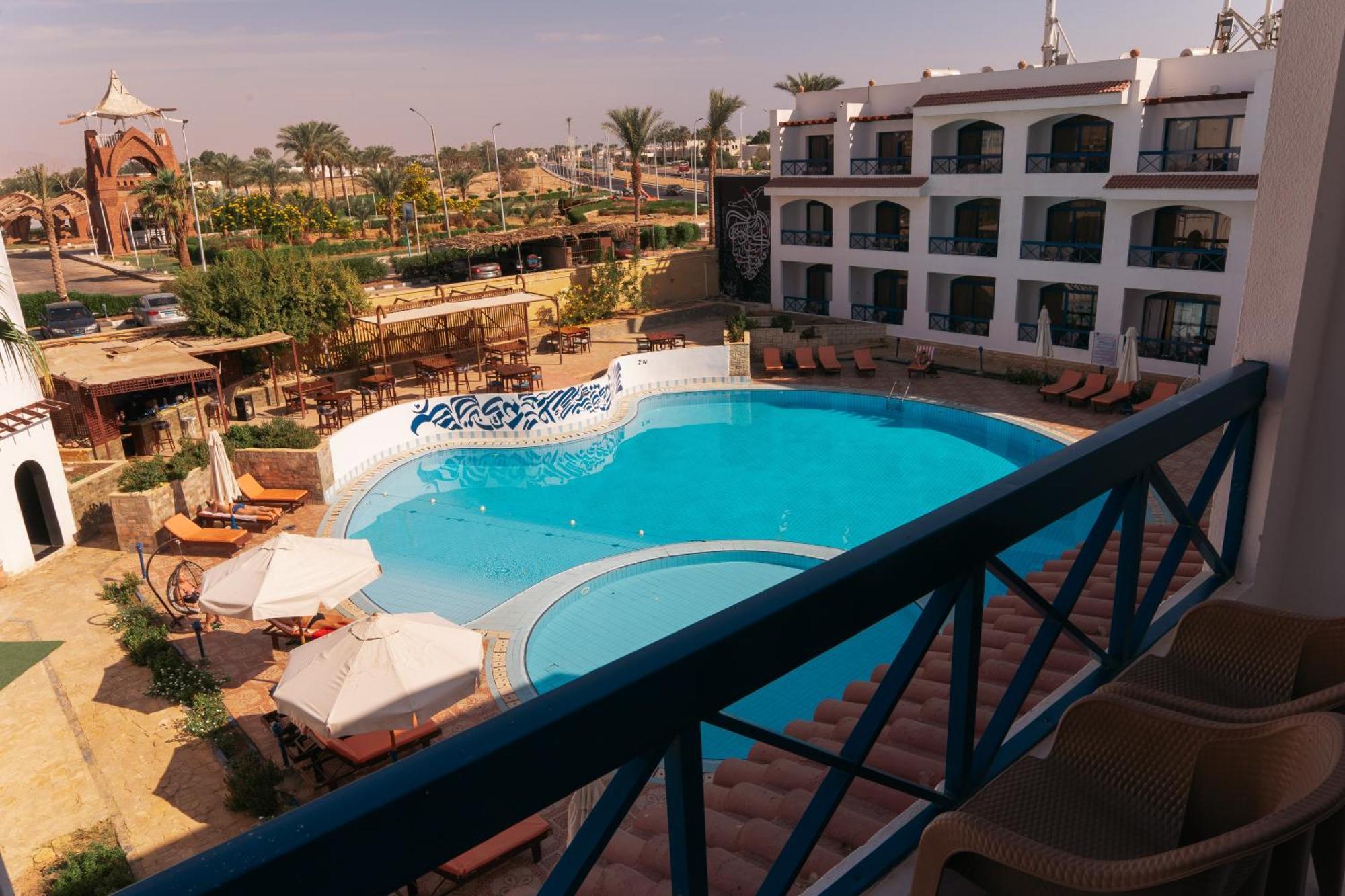 Hotel El Khan 3*